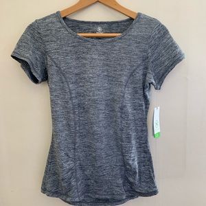 ⭐️Gaiam NWT yoga slim fit shirt size medium